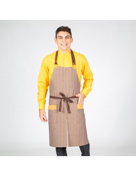 DELANTAL CON PETO CHOCOLATE TIRANTE 2 COLORES 82X72 CM