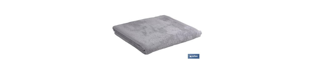 Toalla de ducha Modelo Perlan | Color Gris Perla | 100% Algodón | Gramaje 580 g/m² | Medidas 70 x 140 cm