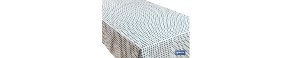Rollo de hule de cuadros Vichy con corazones| Protección y estilo para la mesa