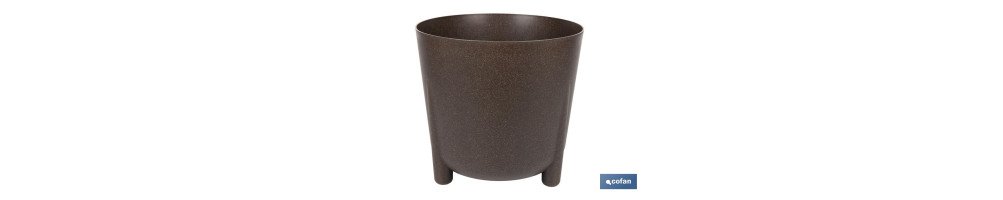 Macetas decorativas con patas | Tapón de drenaje incorporado | Disponibles en color café y crema | Diferentes medidas y capacid